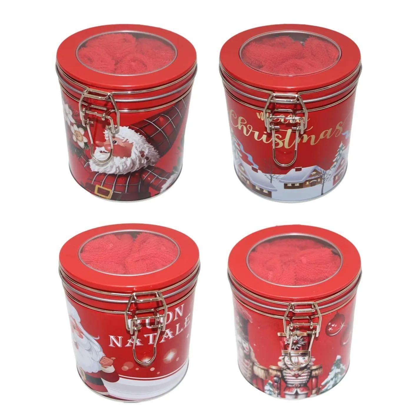 GD LOVES XMAS Mini Set Regalo Natalizio Ø11×12 cm con 4 Tovagliette in Microfibra – Scatola di Latta Decorata (4 Fantasie) – Idea Regalo Pronta e Riutilizzabile per Natale