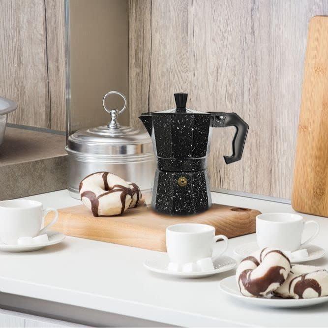 GD LOVES YOUR HOME Caffettiera Moka in Alluminio Effetto Granito (Puntinato) – 1/2/3/6 Tazze per Espresso – Valvola di Sicurezza e Manico Antiscottatura – 3 Colori: Nero / Rosso / Grigio