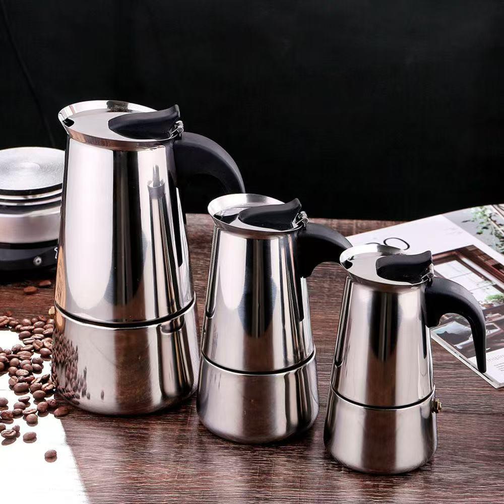 GD LOVES YOUR HOME Caffettiera Moka in Acciaio Inox per Piano Cottura (Induzione/Gas) – 2/4/6 Tazze – Valvola di sicurezza e manico antiscottatura – Finitura acciaio lucido