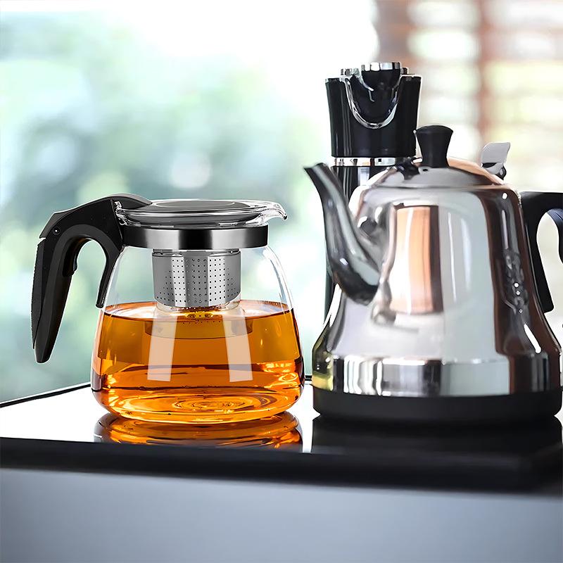 GD LOVES YOUR HOME Teiera in Vetro con Infusore in Acciaio Inox – Beccuccio antigoccia, manico e coperchio antiscottatura – Teiera con filtro rimovibile per tè e tisane – 700/900/1100 ml