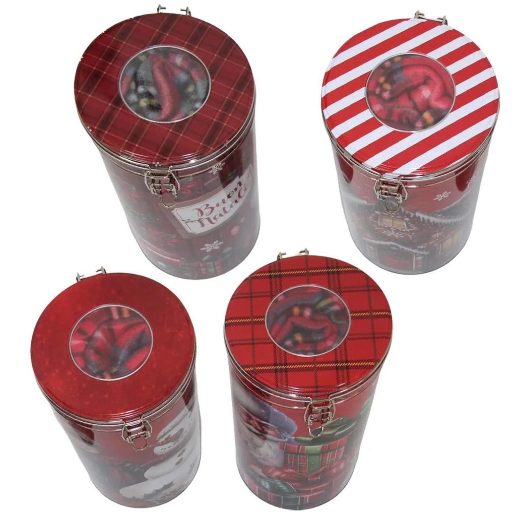 GD LOVES XMAS Set Regalo Natalizio con Plaid in Pile Morbido e Caldo e Latta Decorata – 4 Fantasie Esclusive – Idea Regalo Calda e Riutilizzabile per Natale e Pronta per le Feste
