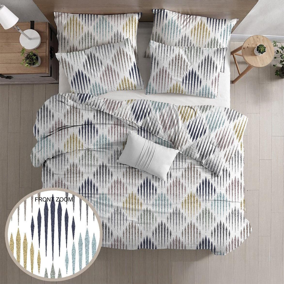 GD LOVES YOUR HOME Linea Parure Copripiumino – Fantasie Geometriche Nordic Chic – 4 Varianti (Righe, Quadri, Scacchi, Frecce) – Set 2 o 3 Pezzi con Federe – 3 Misure (Singolo, Piazza e Mezza, Matrimoniale)