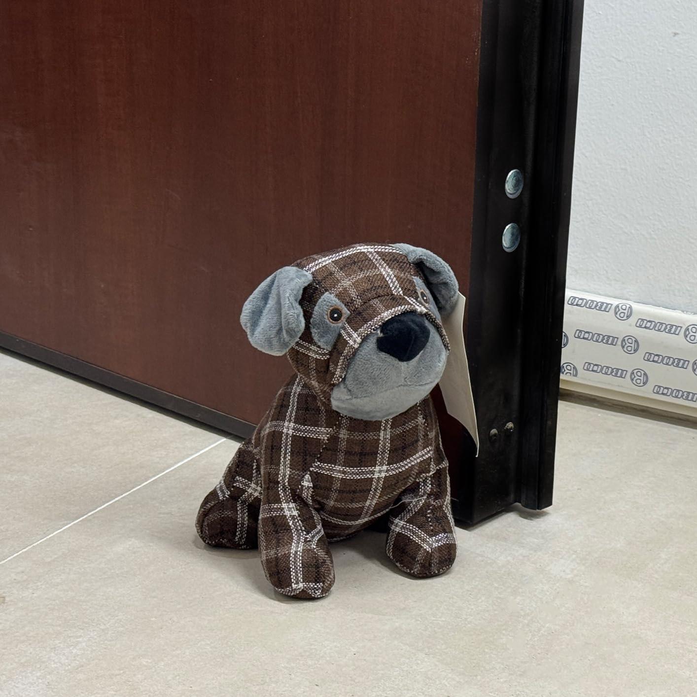 GD LOVES YOUR HOME Fermaporta Cane Appesantito 23 cm – fermaporta pesante blocca-porta/paraspifferi con base morbida anti-graffio – tessuto effetto lino – 4 motivi classici (scozzese & spina di pesce) – per porte e finestre