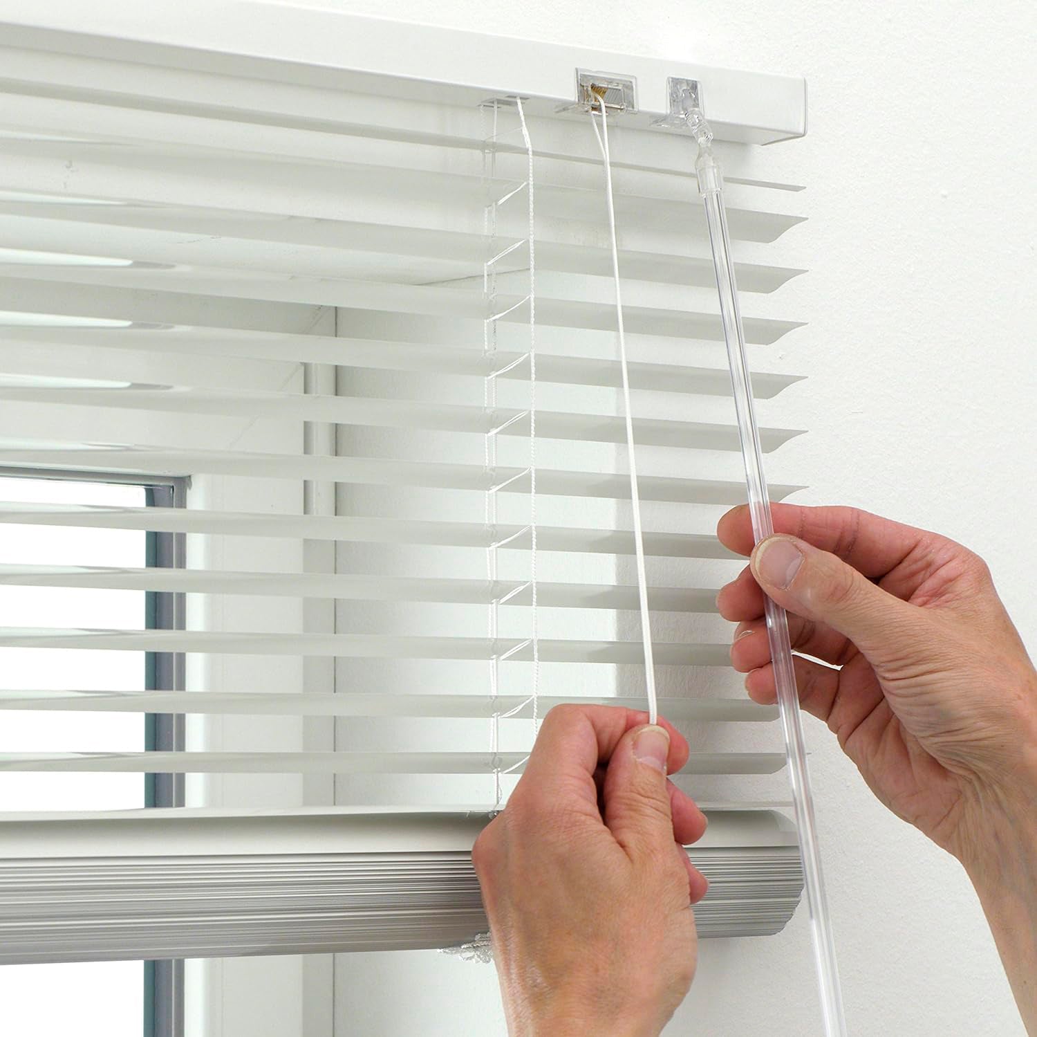 Tenda Veneziana in Alluminio Bianca GD LOVES YOUR HOME – Lamelle Orientabili 25 mm per Finestre e Porte