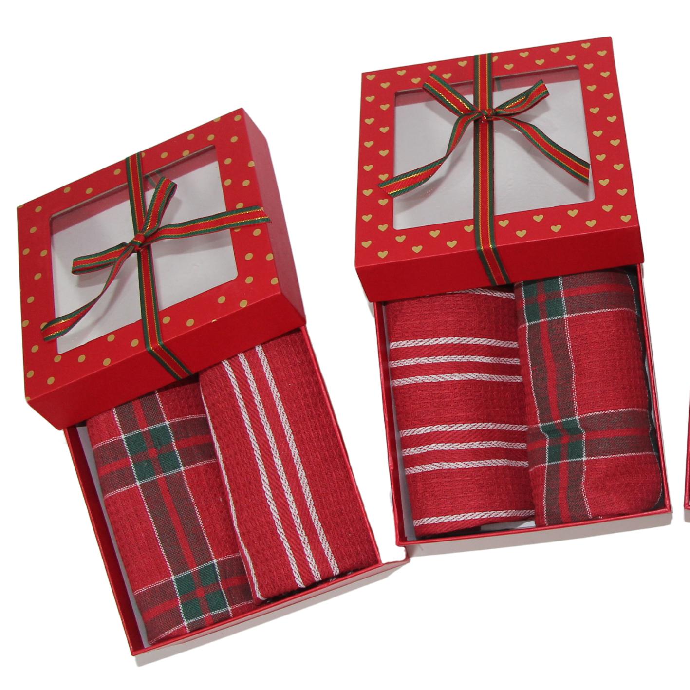 GD LOVES XMAS Set Regalo Natalizio in Scatola con Fiocco Tovaglietta 40*60CM Elegante per Tavola di Natale – 4 Varianti Buone Feste / Merry Christmas / Happy Christmas – Idea Regalo Pronta