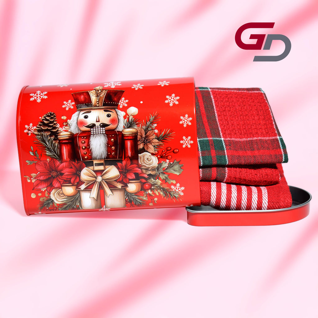 GD LOVES XMAS Set Regalo Natalizio con Latta Decorata Apribile + 2 Strofinacci Scozzesi 40×60 cm (85% Cotone) – 6 Fantasie Festive